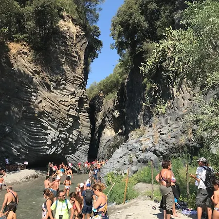 Dom wakacyjny Casa Motta Camastra, Panoramahouses, Prive Zwembad En Prachtige Vergezichten Linguaglossa